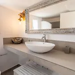 Kristen's Studio&apartments Adamantas (Milos)