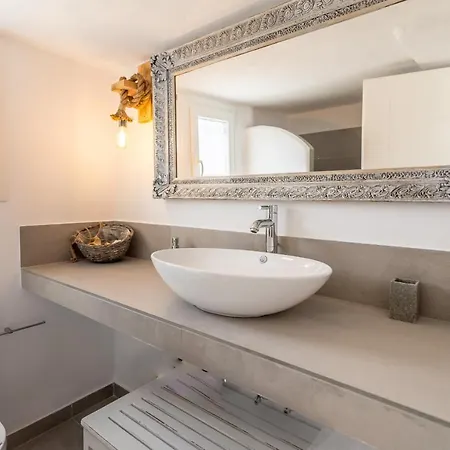 Kristen's & Adámasz