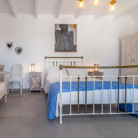 Kristen's & Adámasz