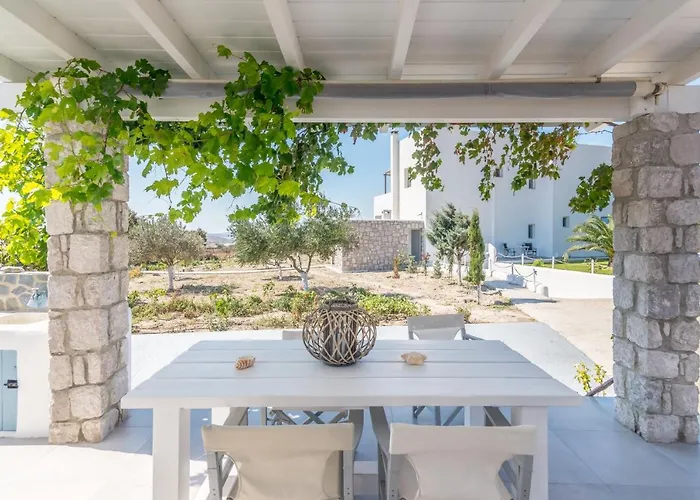 Kristen's & Adamantas (Milos)