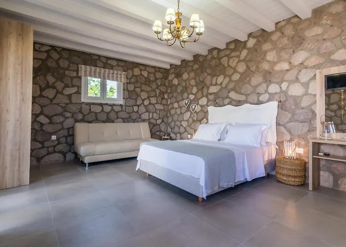 Kristen's & Adámasz